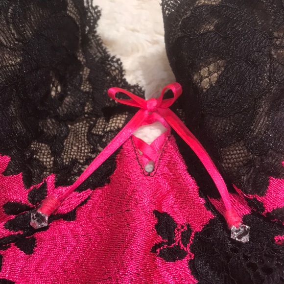 Victoria’s Secret - Picture 3 of 5